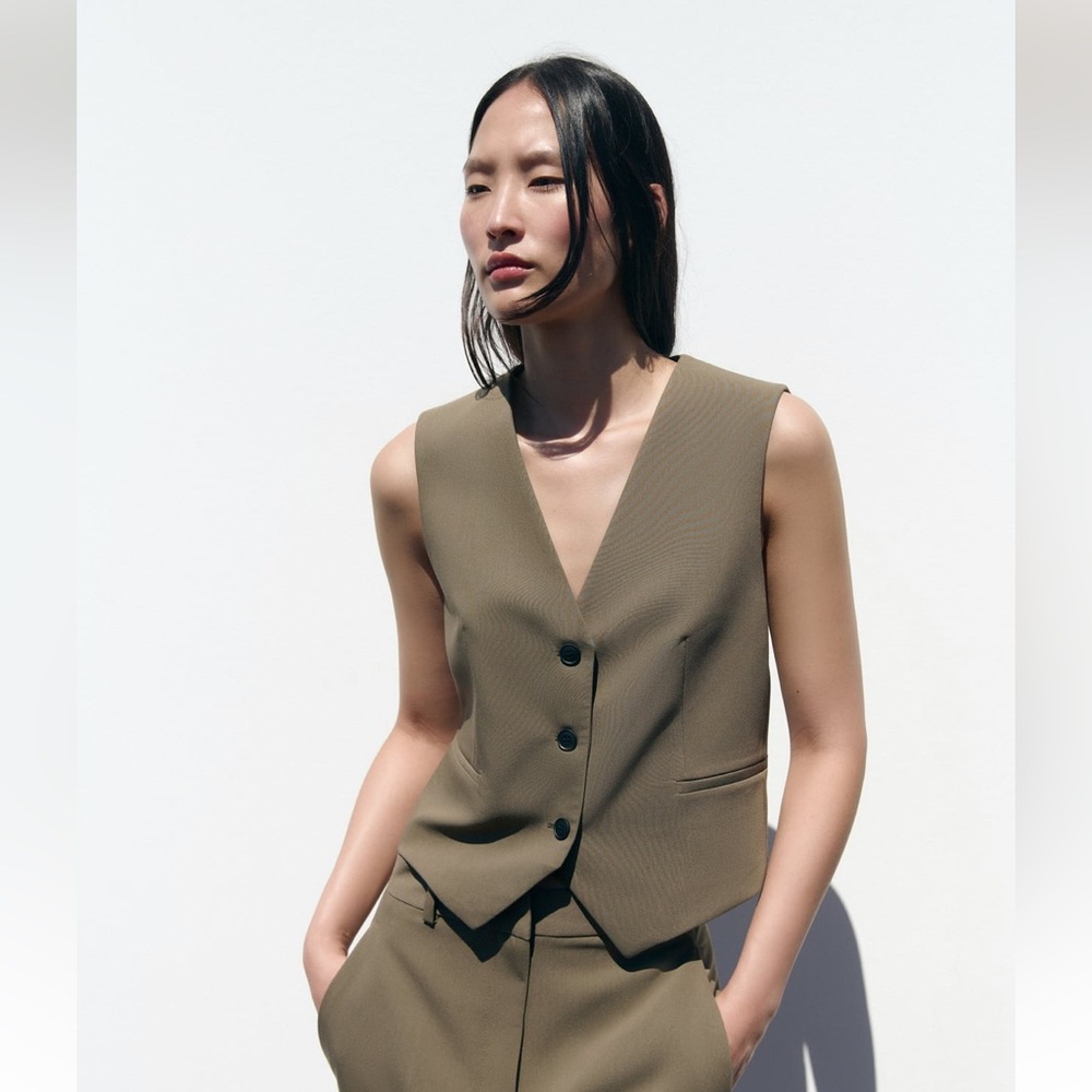 Zara TAILORED WAISTCOAT. Khaki. Size L. New with Tags.